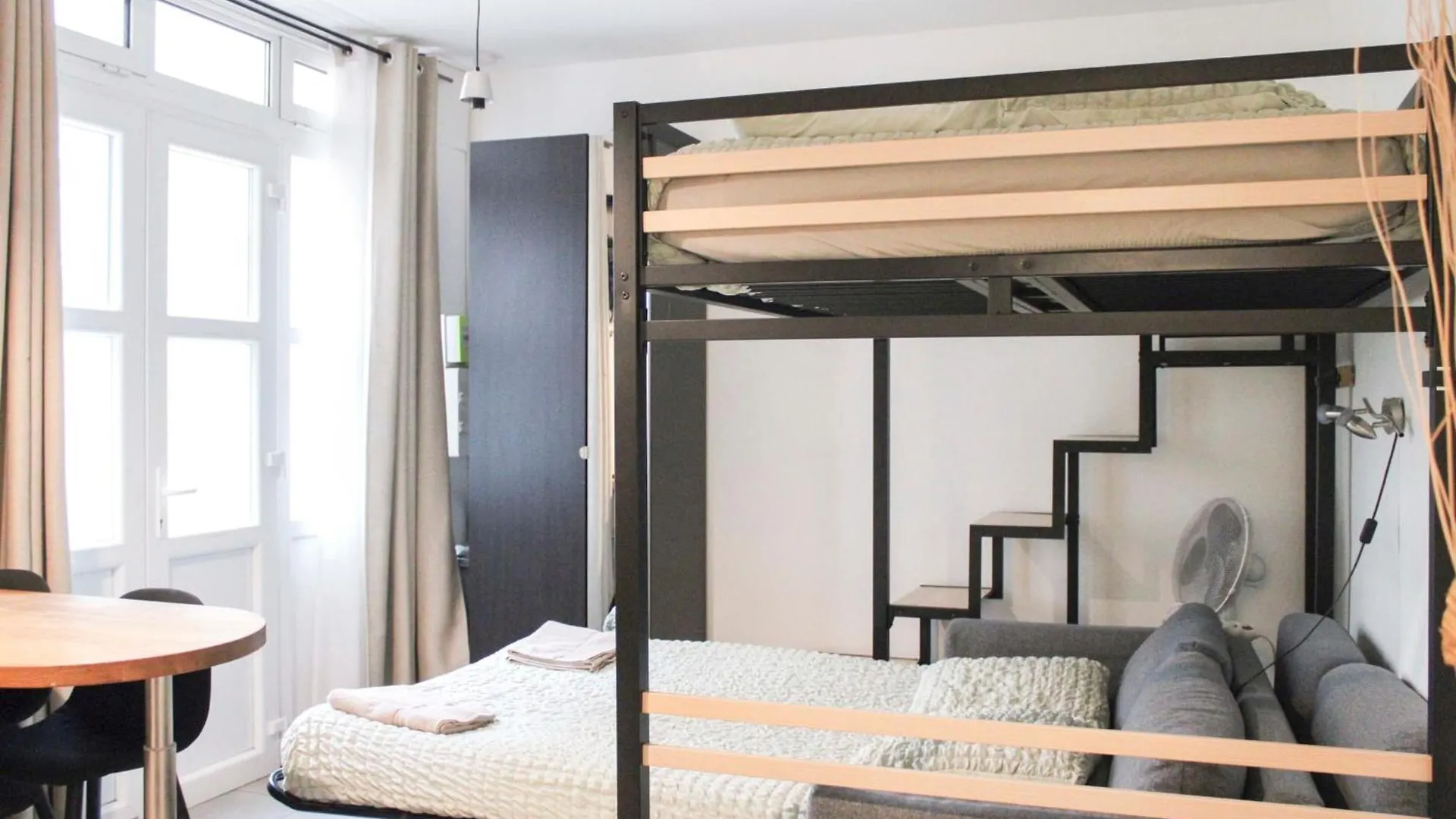 Charming Studio In The Heart Of Montmartre Παρίσι