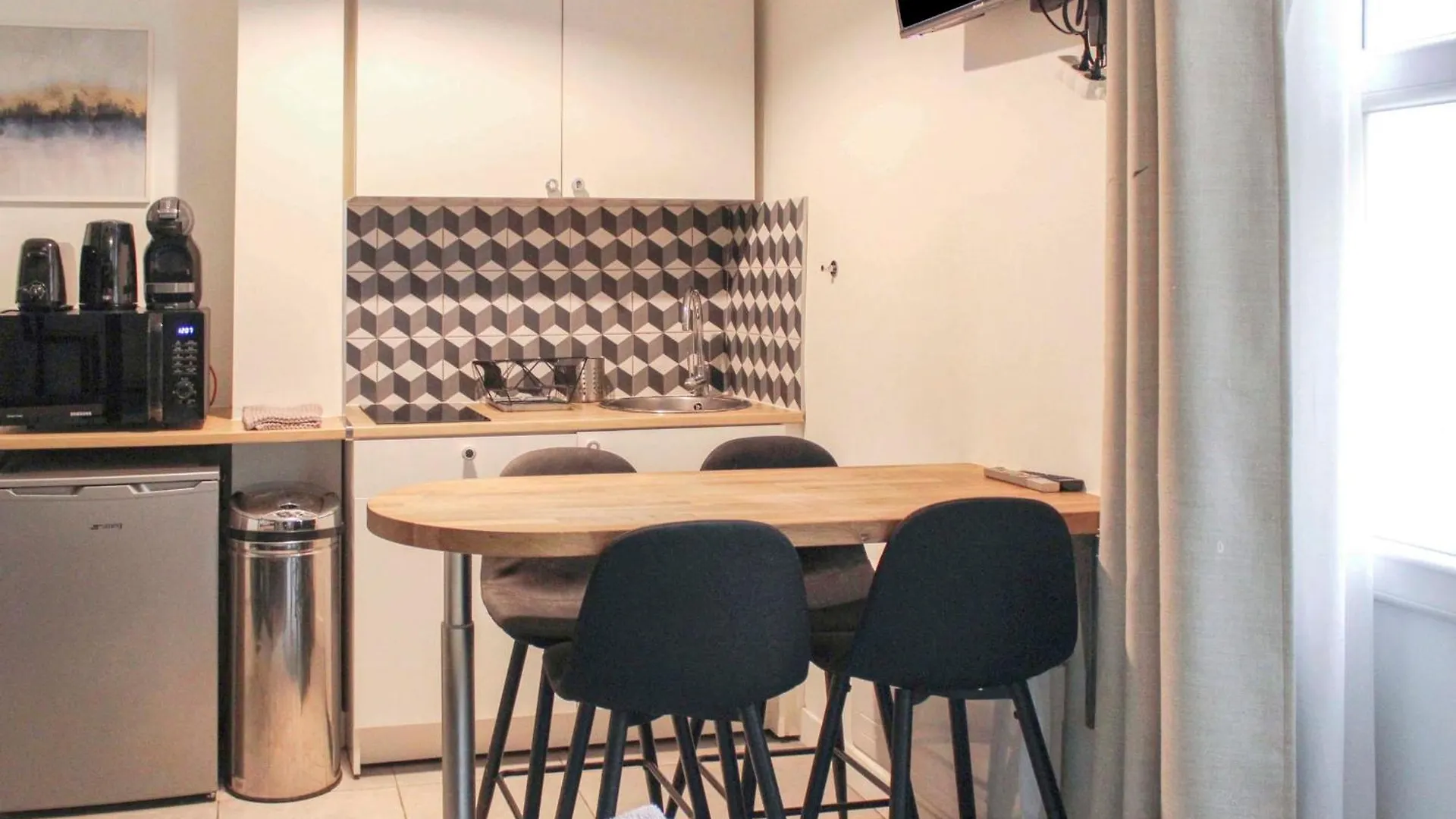 Charming Studio In The Heart Of Montmartre Paris